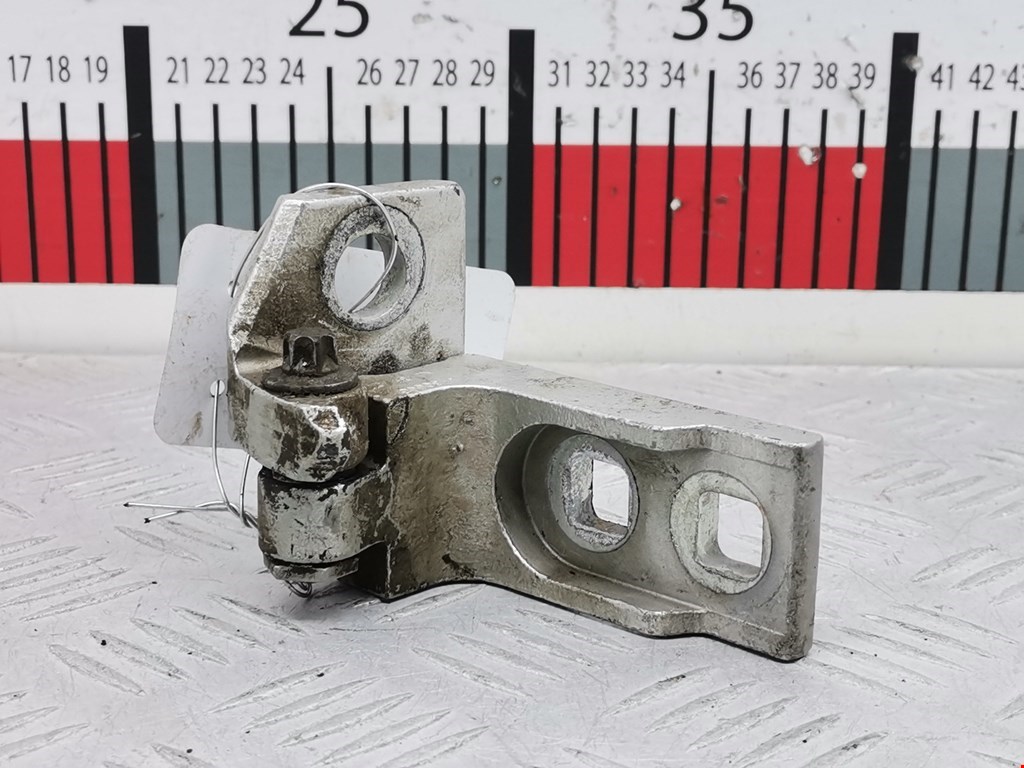 Петля двери передней правой Opel Corsa D (2006-2014)