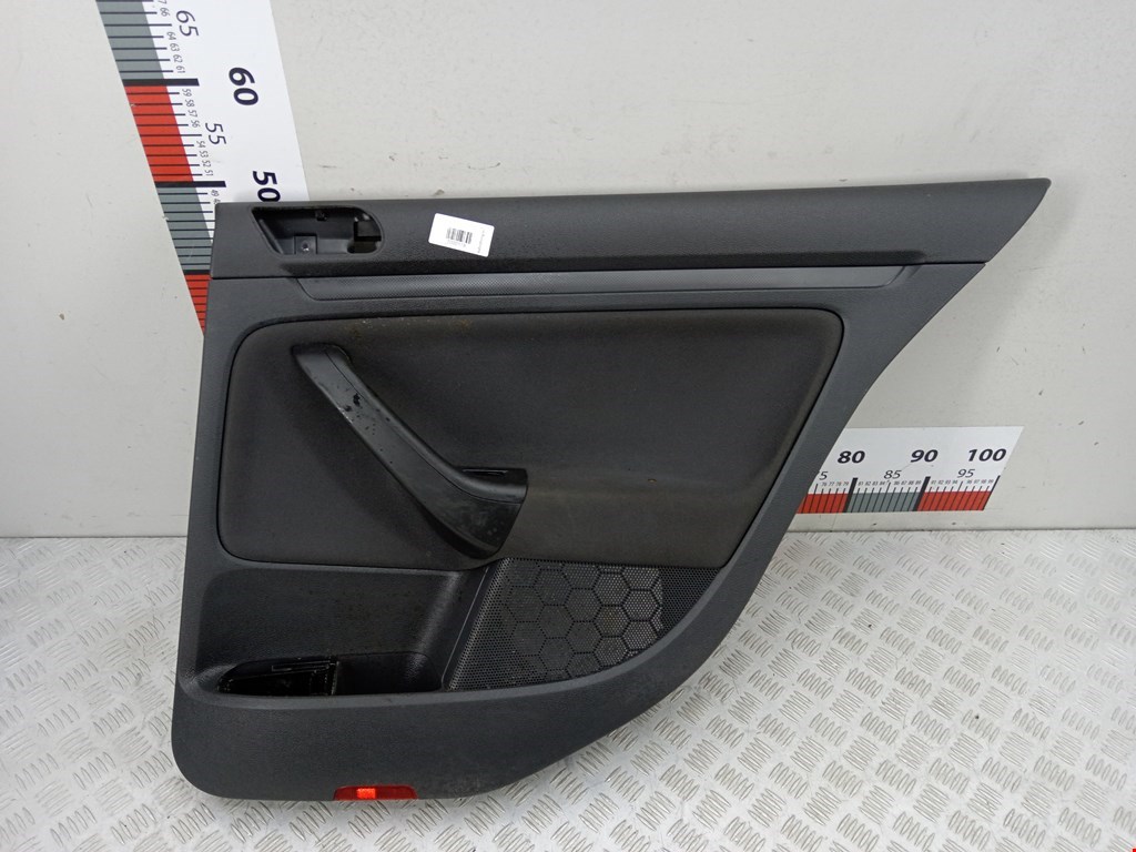Обшивка двери задняя правая VOLKSWAGEN Golf V 2003-2009