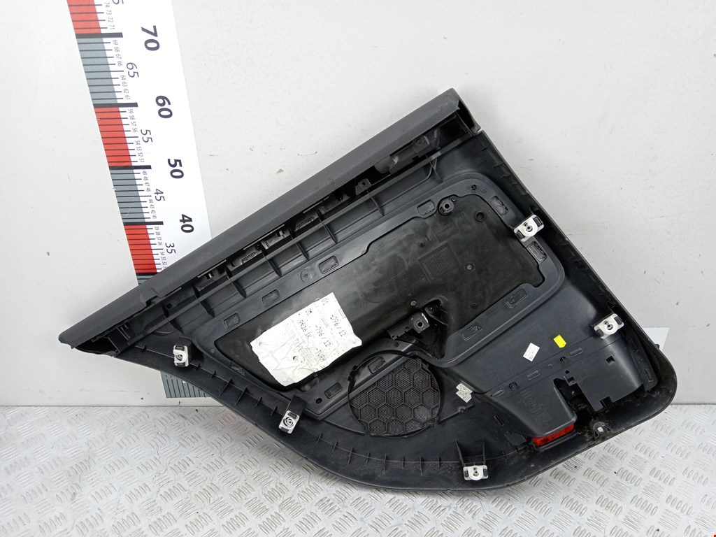 Обшивка двери задняя правая VOLKSWAGEN Golf V 2003-2009