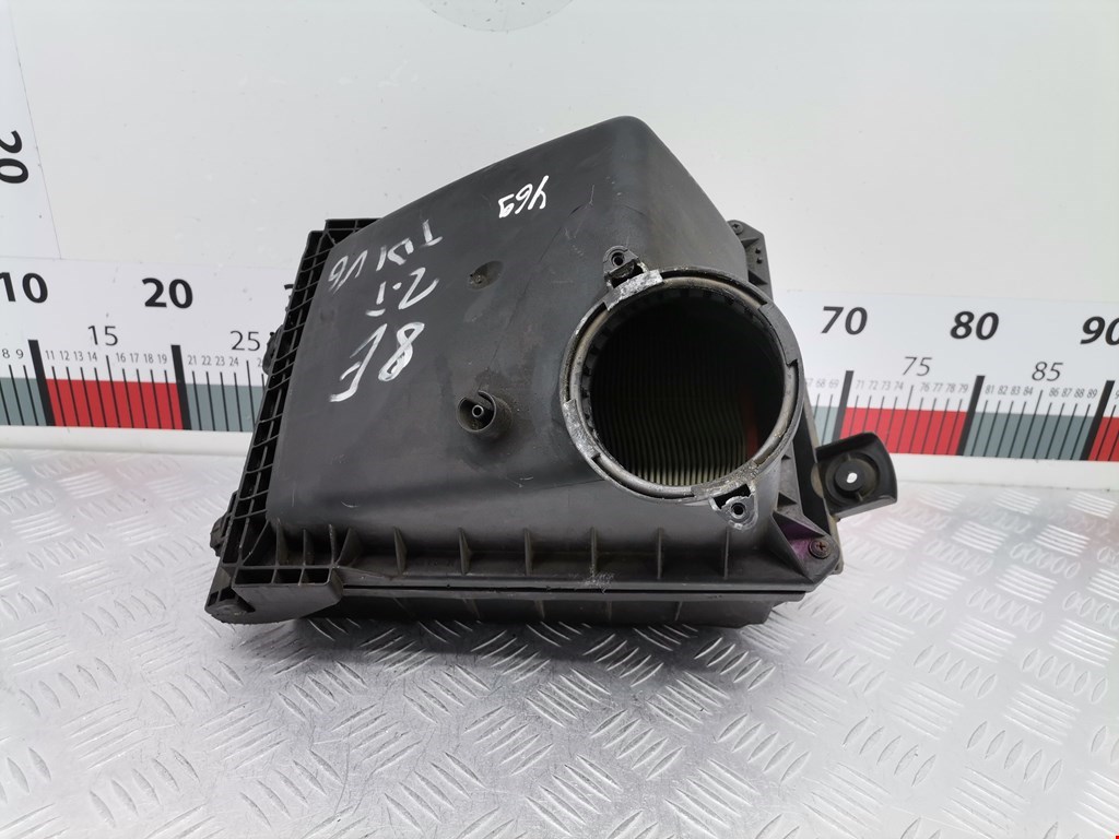 Корпус воздушного фильтра AUDI A4 B6 2001-2005
