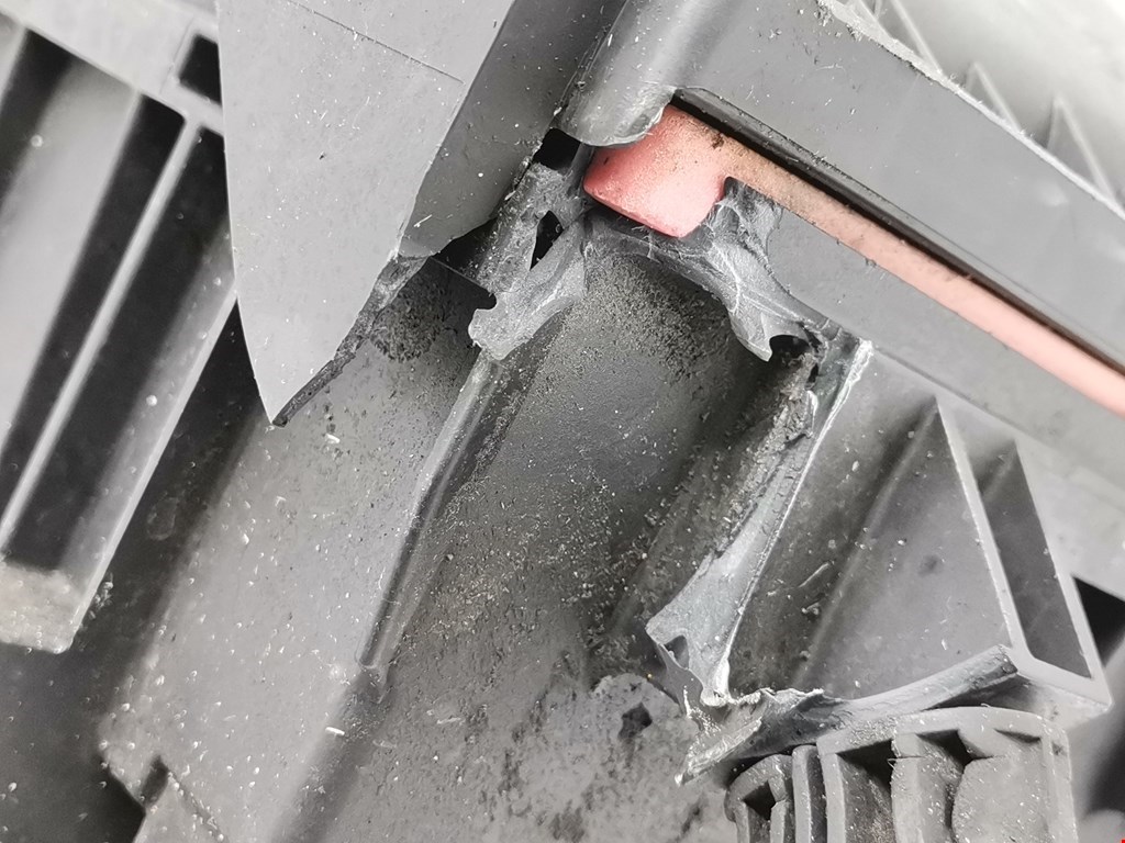 Корпус воздушного фильтра AUDI A4 B6 2001-2005