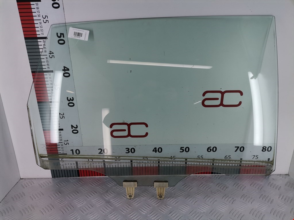 Стекло двери заднее правое SUZUKI Liana 2001-2008