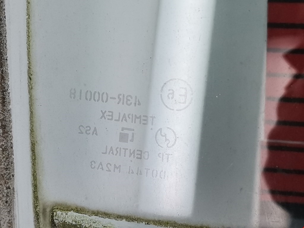 Стекло двери заднее правое SUZUKI Liana 2001-2008