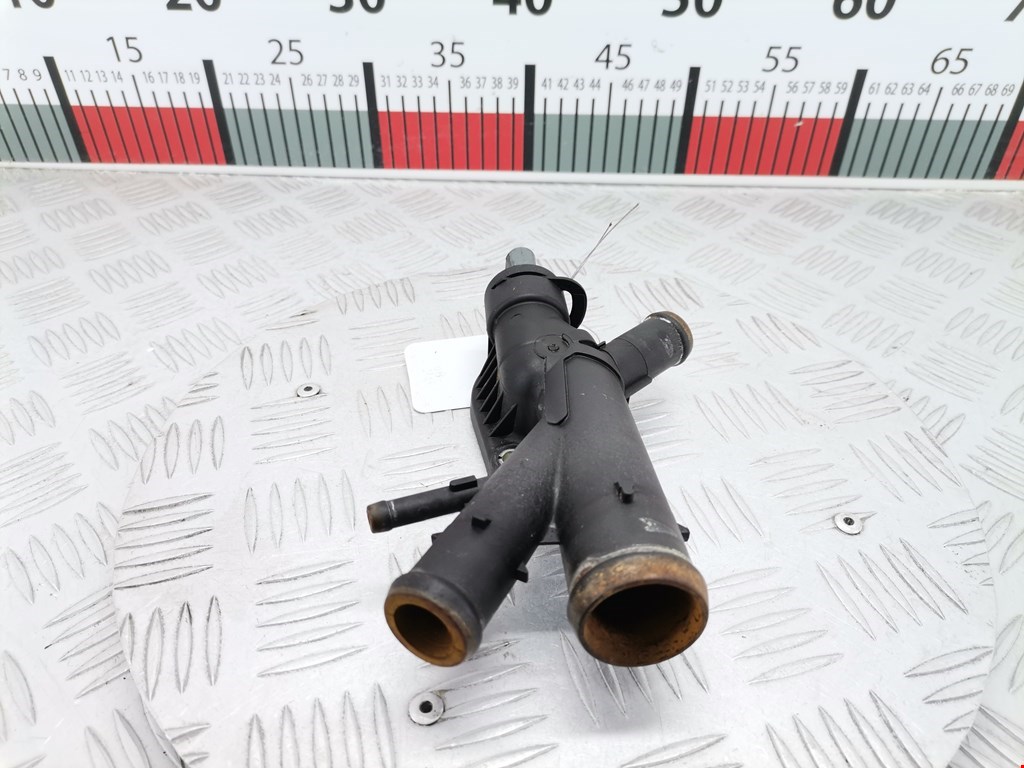 Тройник системы охлаждения VOLKSWAGEN Passat B7 2011-2015