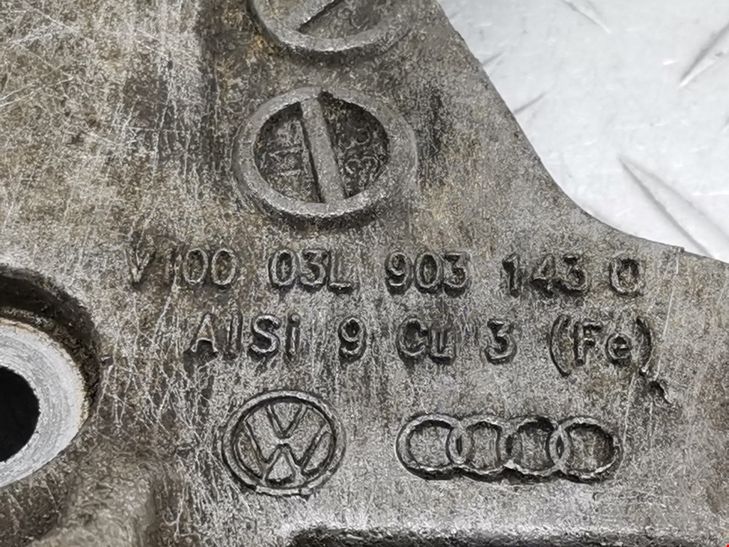 Кронштейн генератора VOLKSWAGEN Passat B7 2011-2015