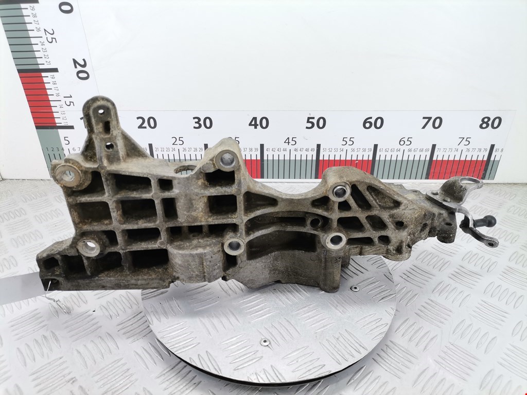 Кронштейн генератора VOLKSWAGEN Passat B7 2011-2015