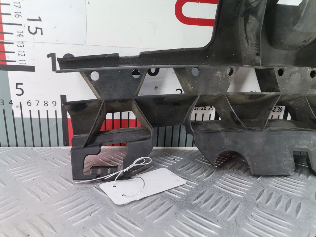 Кронштейн переднего бампера центральный RENAULT Megane II 2002-2009