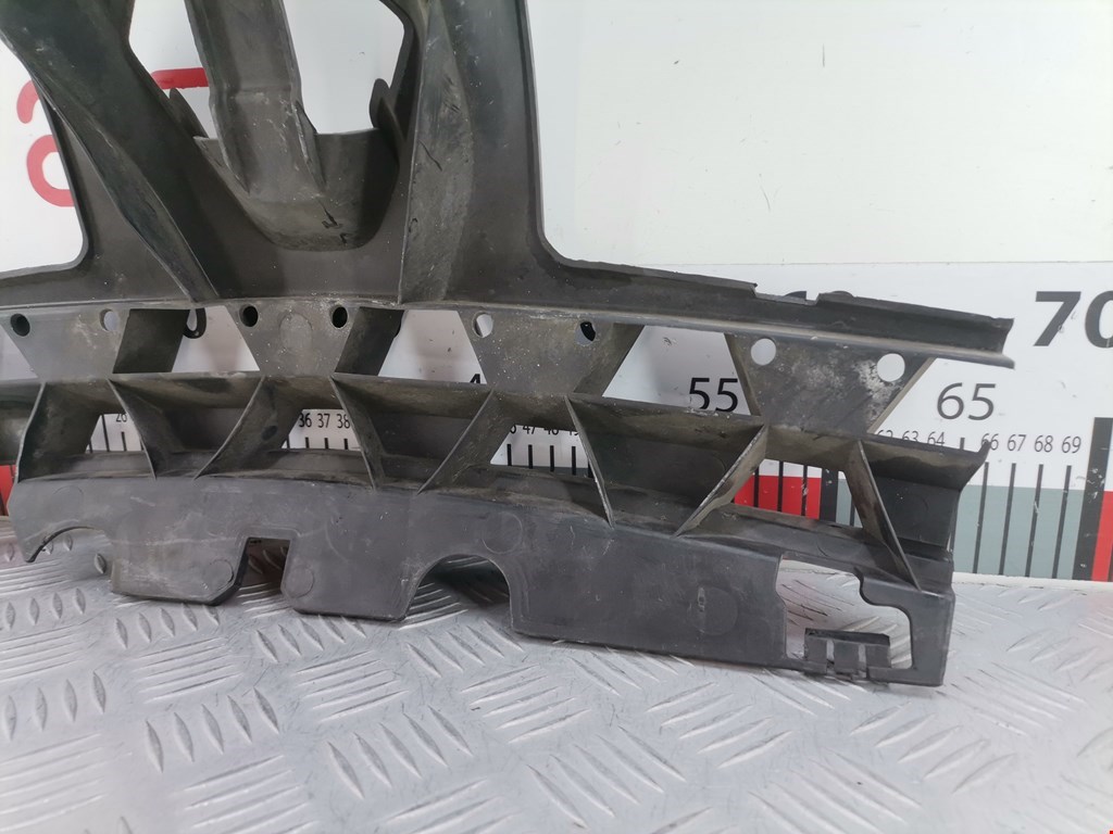 Кронштейн переднего бампера центральный RENAULT Megane II 2002-2009