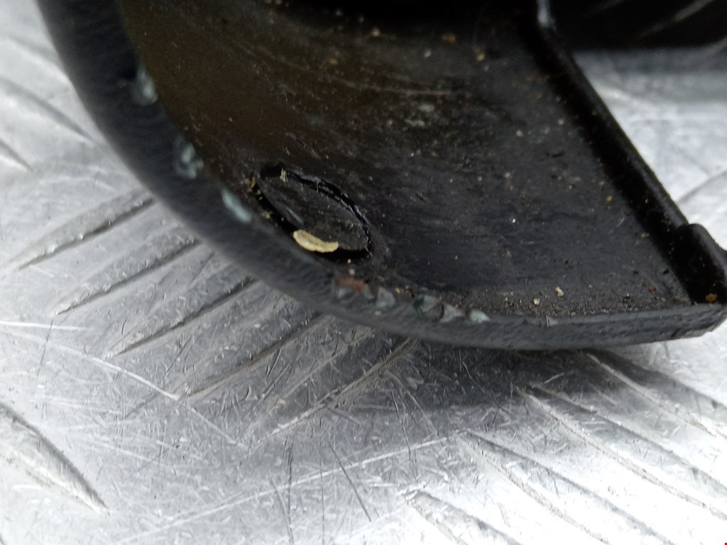 Кожух рулевой колонки MITSUBISHI Space Star 1999-2006