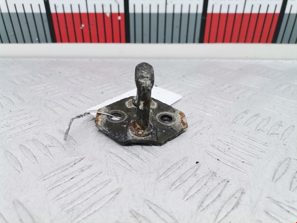 Скоба замка багажной двери (ответная часть) BMW 3-Series (E46) (1998-2007)