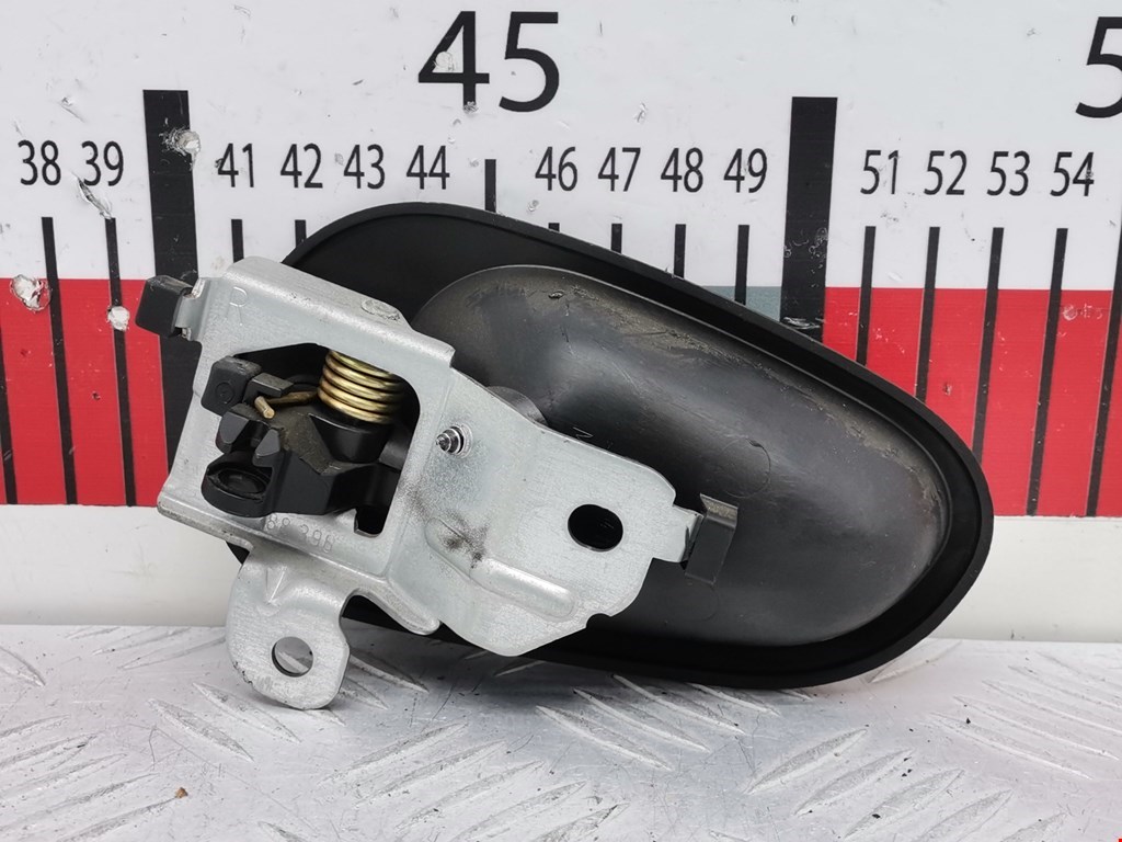 Ручка дверная передняя внутренняя правая MITSUBISHI Space Star 1999-2006