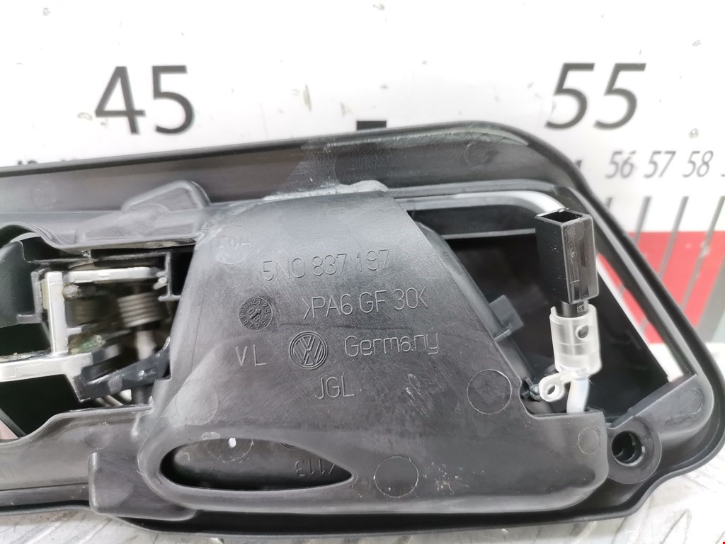 Ручка дверная передняя внутренняя левая VOLKSWAGEN Tiguan 2007-2016