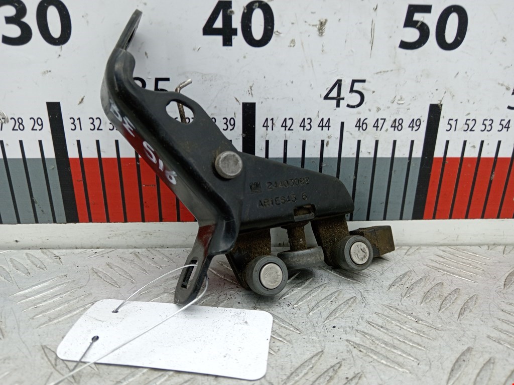 Ролик двери сдвижной (левый/правый средний верхний/нижний) OPEL Combo C 2001-2011