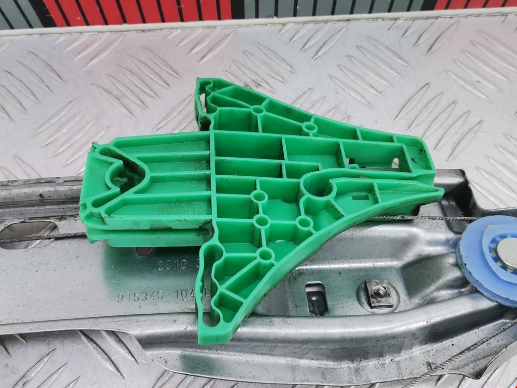 Стеклоподъемник задний левый OPEL Astra J 2009-2017