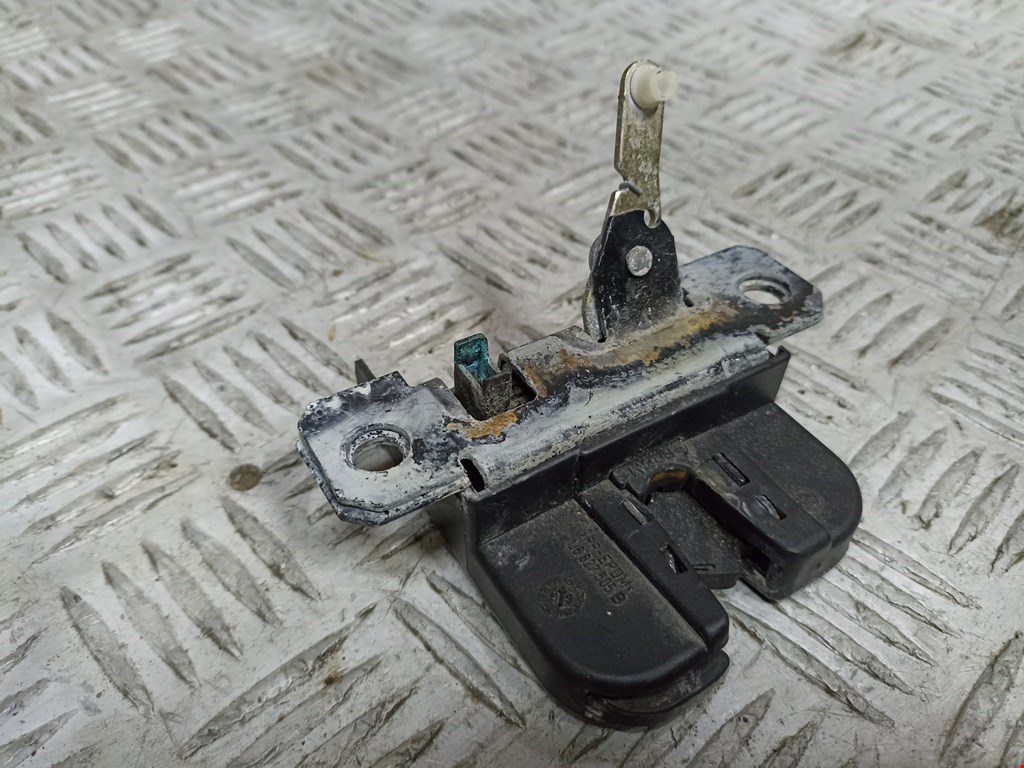 Замок багажника (крышки двери) VOLKSWAGEN Golf IV 1997-2003