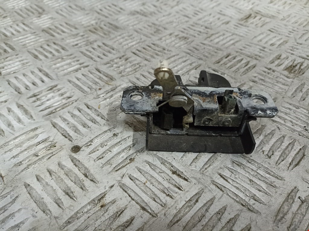 Замок багажника (крышки двери) VOLKSWAGEN Golf IV 1997-2003