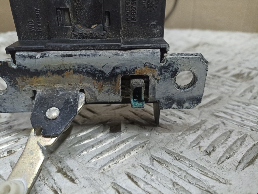 Замок багажника (крышки двери) VOLKSWAGEN Golf IV 1997-2003