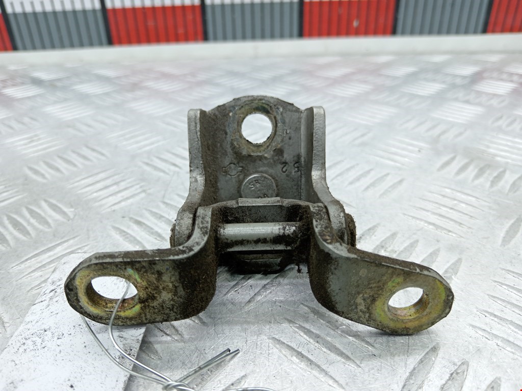 Петля двери задней правой Nissan Micra K12 (2002-2010)