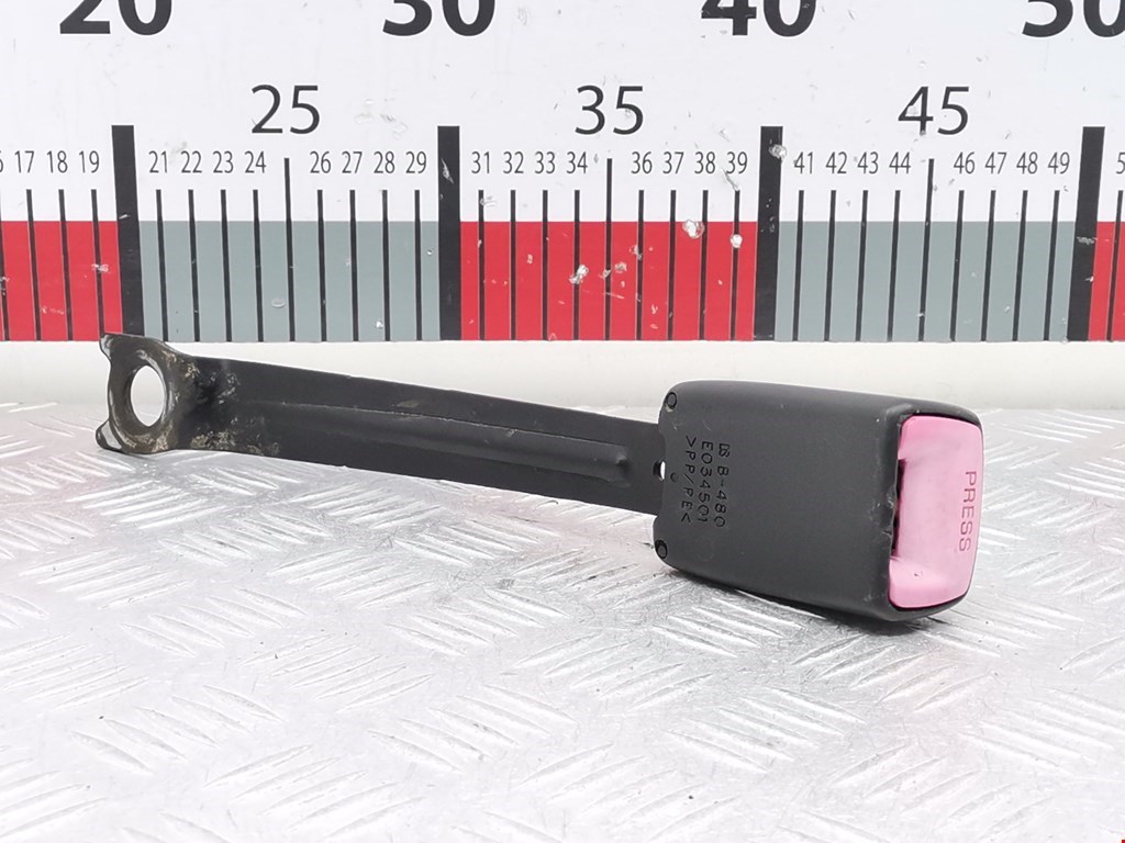 Замок ремня безопасности (преднатяжитель ремня безопасности) Toyota Aygo 1 (2005-2014)