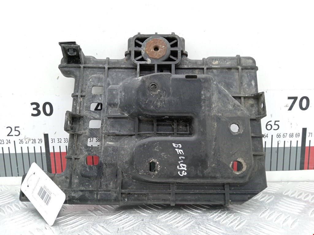 Крепление АКБ (корпус/подставка) HYUNDAI i30 2007-2012