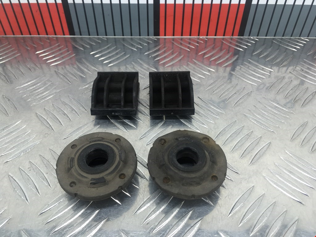 Кронштейн (крепление) радиатора FORD Fiesta 2008-2012