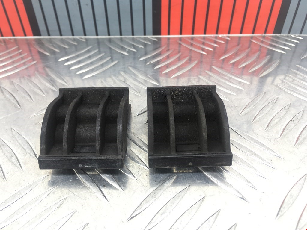 Кронштейн (крепление) радиатора FORD Fiesta 2008-2012