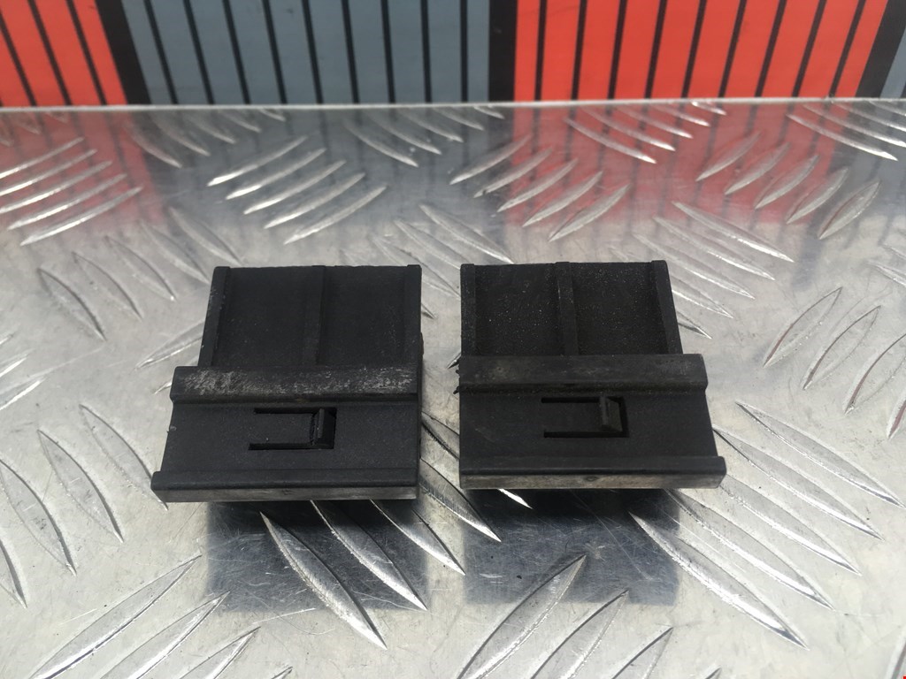 Кронштейн (крепление) радиатора FORD Fiesta 2008-2012