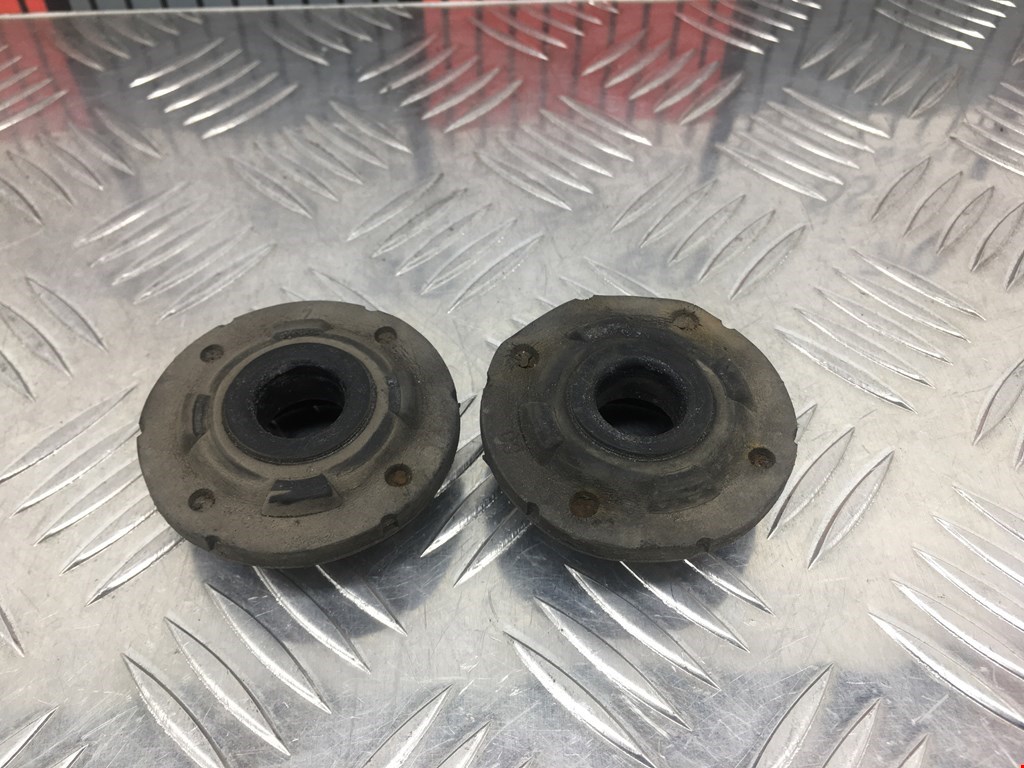 Кронштейн (крепление) радиатора FORD Fiesta 2008-2012