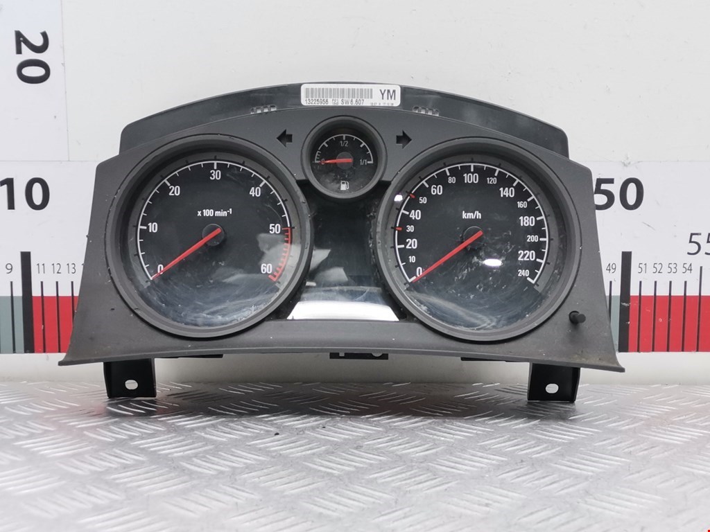 Панель приборов (щиток) OPEL Astra H/Family 2004-2015