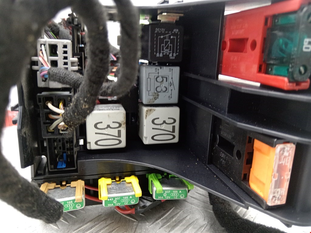 Блок реле AUDI A8 D3 2003-2010