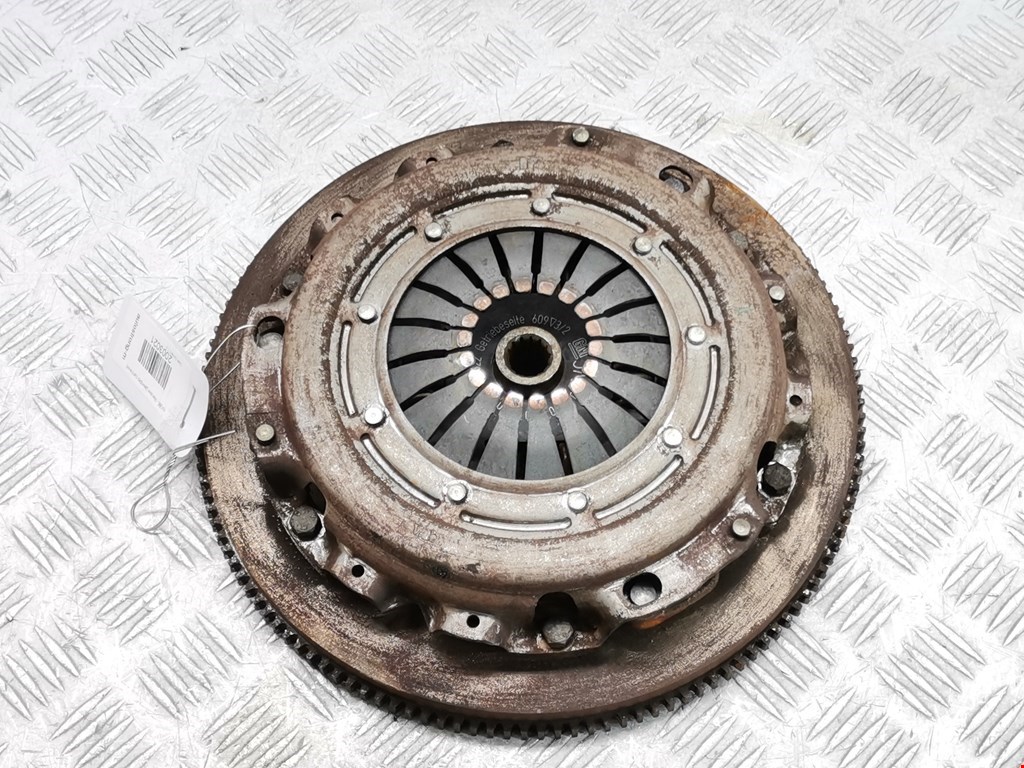 Маховик (демпфер сцепления) OPEL Corsa C 2000-2006