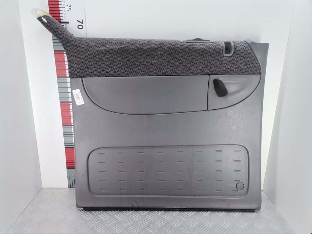 Обшивка (карта) двери задней левой Chrysler Voyager 3 (1995-2001)