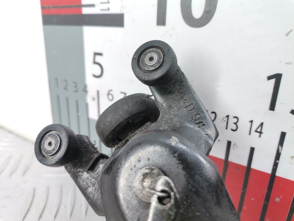 Ролик двери сдвижной (левый/правый средний верхний/нижний) CHRYSLER Voyager III GS 1995-2000