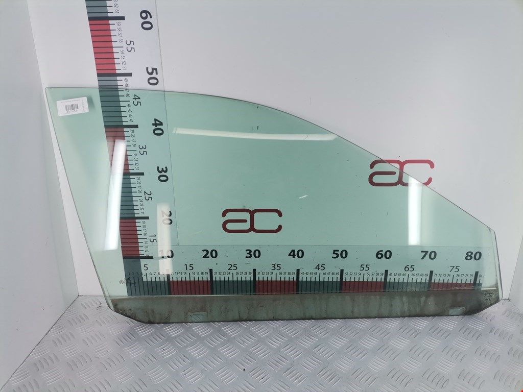 Стекло двери переднее правое AUDI A4 B5 1995-2001