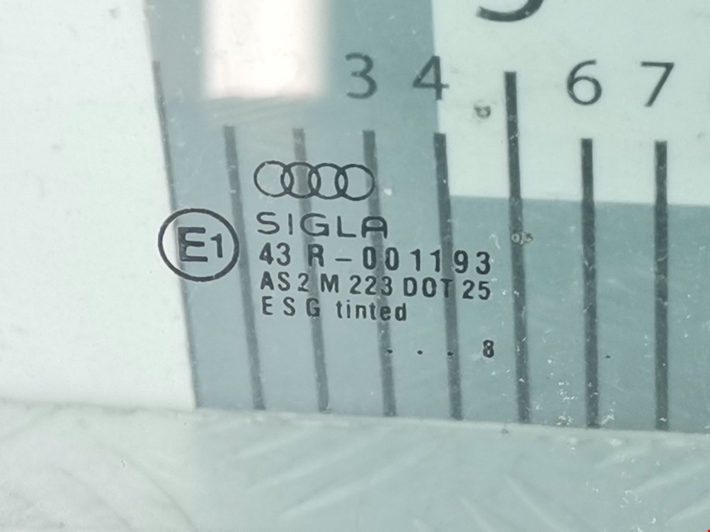 Стекло двери переднее правое AUDI A4 B5 1995-2001