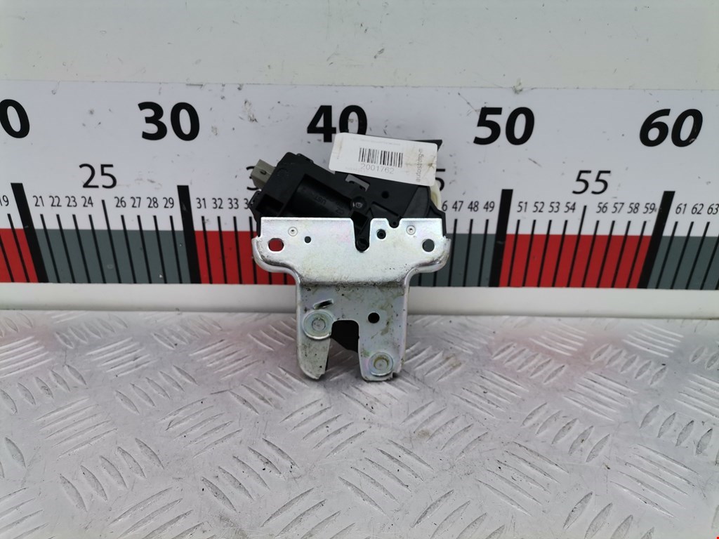 Замок багажника (крышки двери) AUDI A8 D3 2003-2010