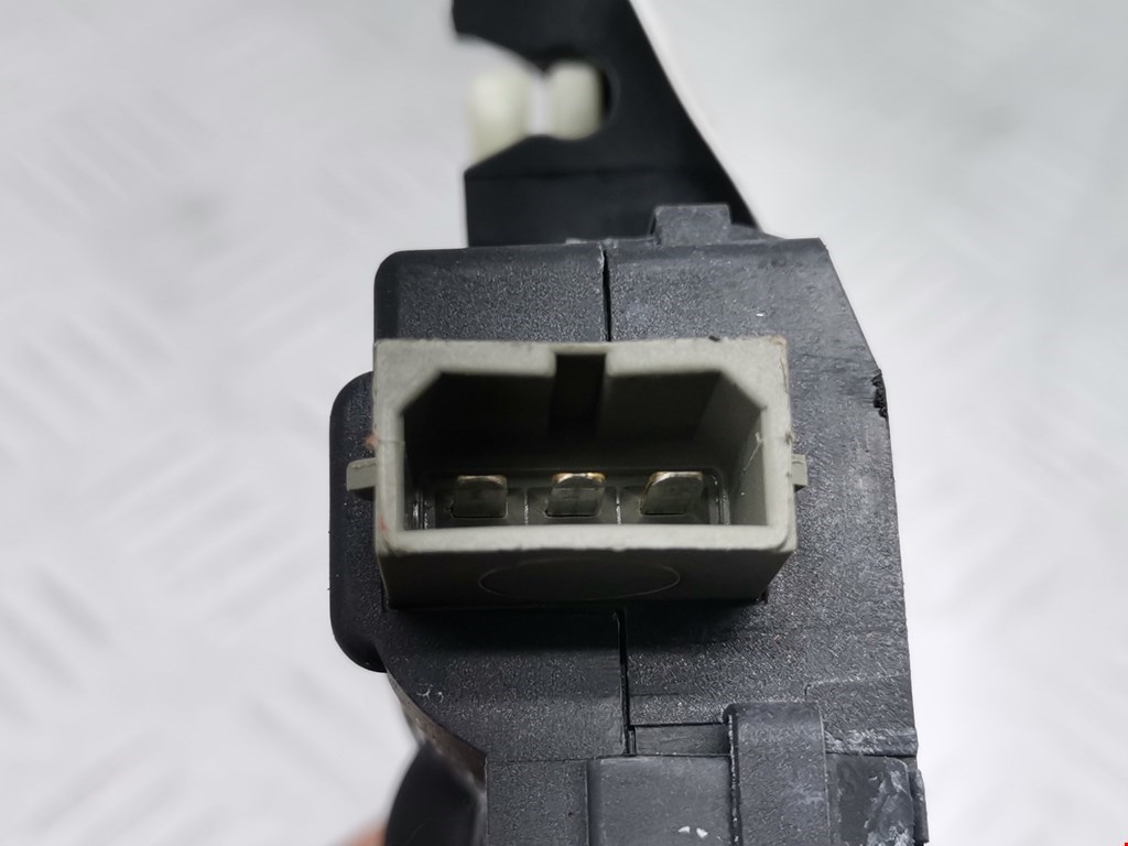 Замок багажника (крышки двери) AUDI A8 D3 2003-2010