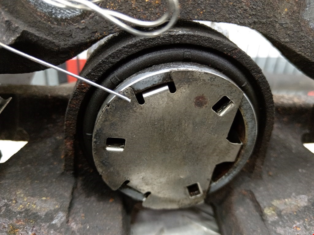 Суппорт передний правый PEUGEOT 308 2007-2015