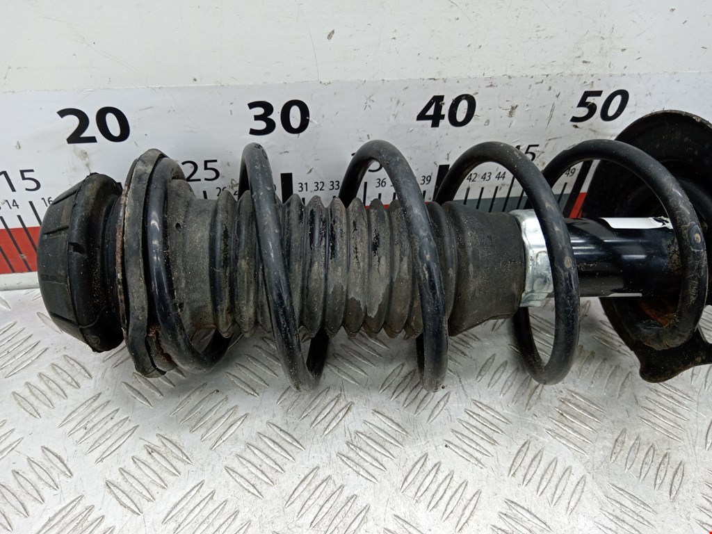 Амортизатор передний правый TOYOTA Aygo AB10 2005-2014