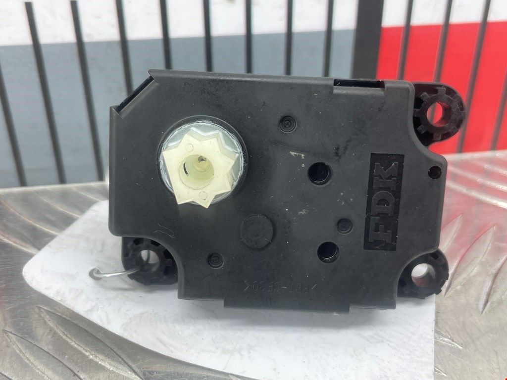 Моторчик заслонки печки PEUGEOT 308 2007-2015