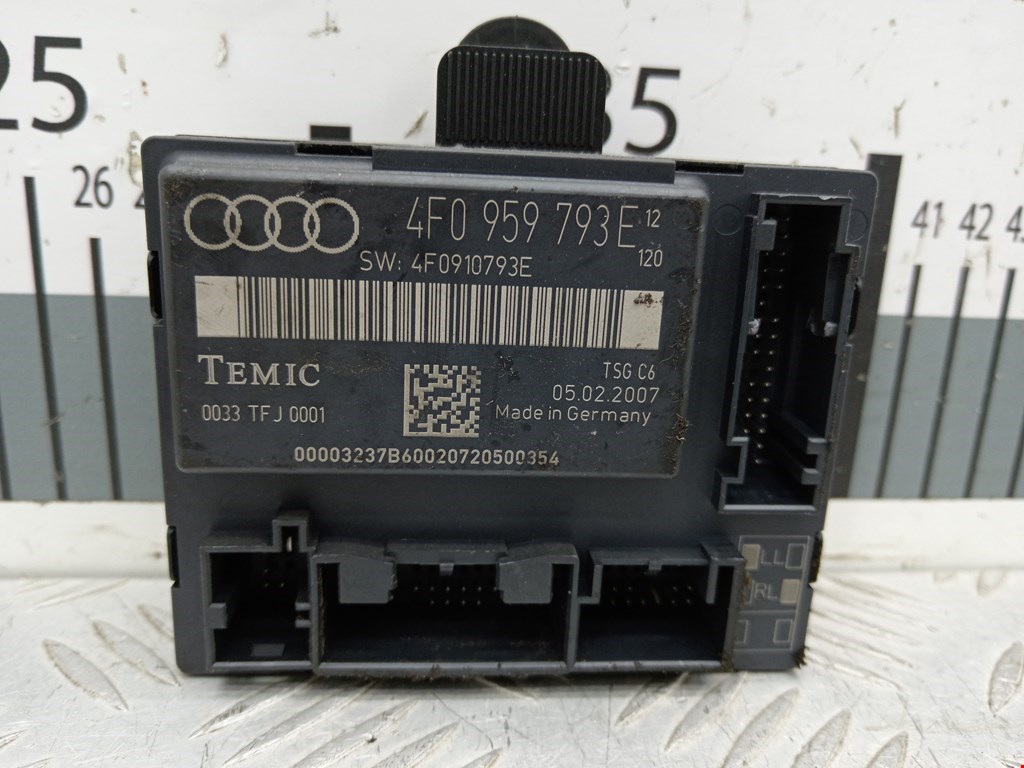 Блок управления двери Audi A6 C6 (2004-2011)