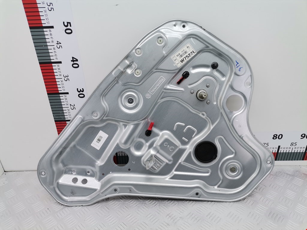 Стеклоподъемник задний левый HYUNDAI i30 2007-2012