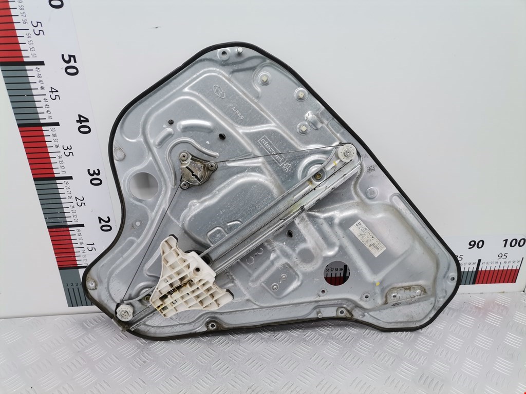 Стеклоподъемник задний левый HYUNDAI i30 2007-2012