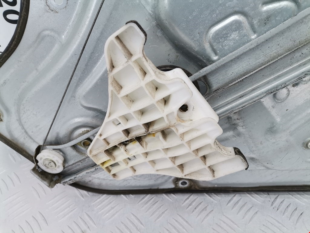 Стеклоподъемник задний левый HYUNDAI i30 2007-2012