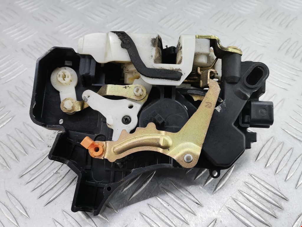 Замок двери передней правой MITSUBISHI Colt Z3 2003-2012