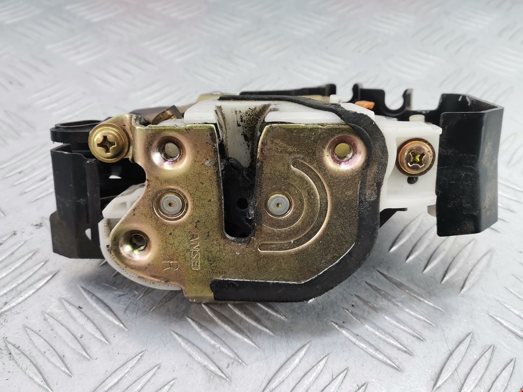 Замок двери передней правой MITSUBISHI Colt Z3 2003-2012