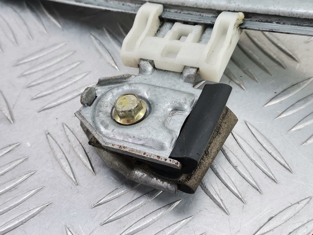 Стеклоподъемник передний правый MITSUBISHI Colt Z3 2003-2012