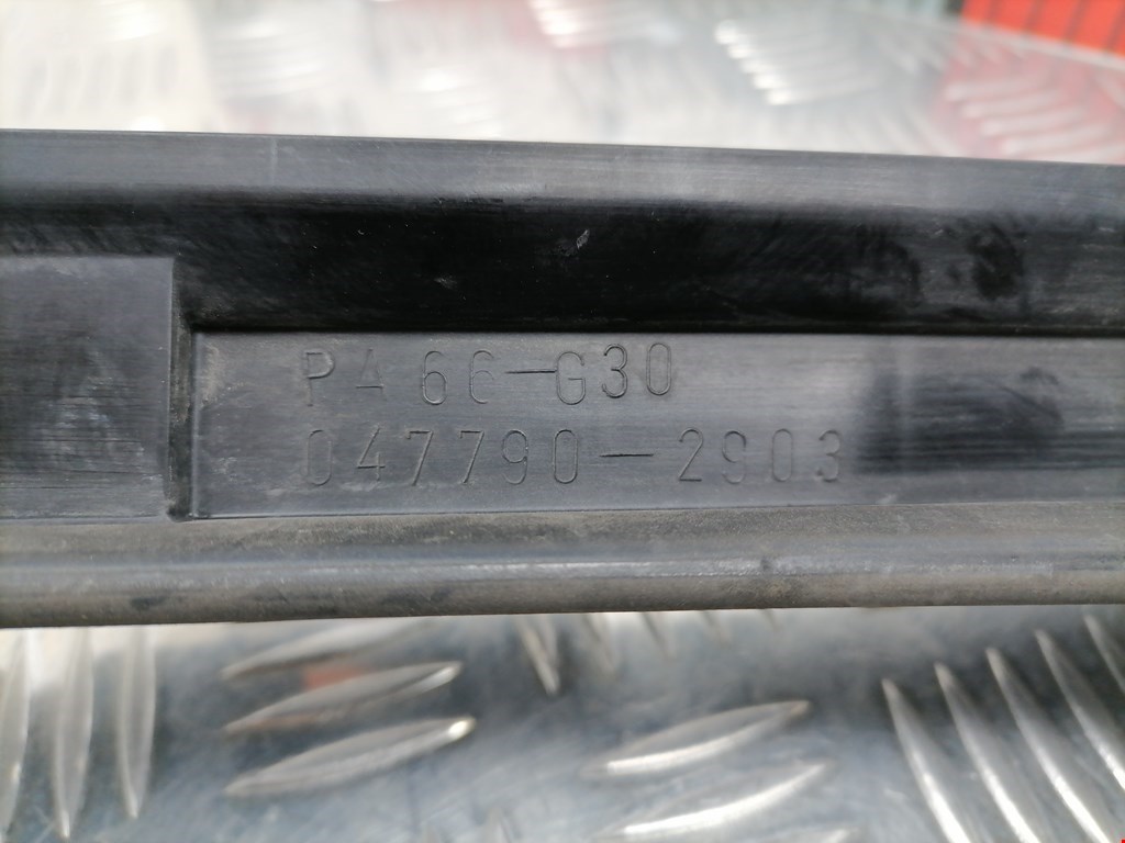 Кронштейн (крепление) радиатора MERCEDES-BENZ C-Class C-klasse W204 2007-2015