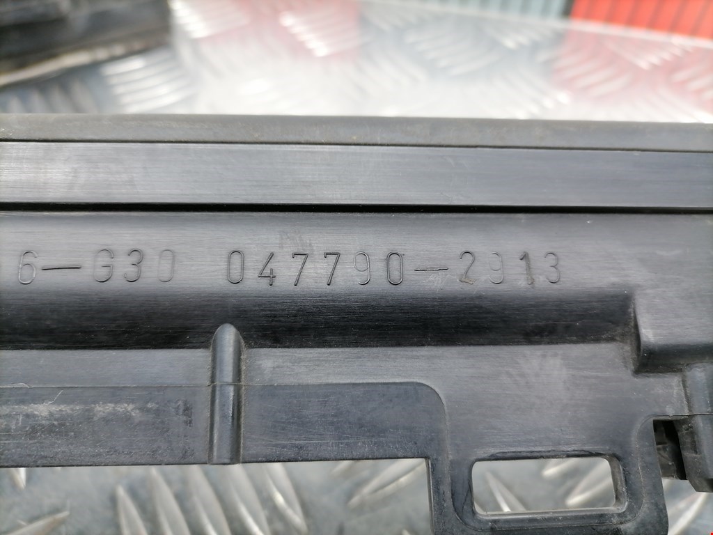 Кронштейн (крепление) радиатора MERCEDES-BENZ C-Class C-klasse W204 2007-2015