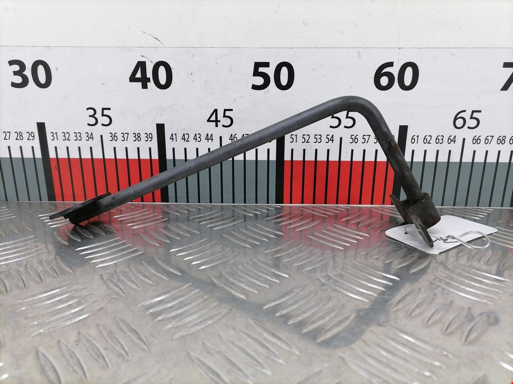 Кронштейн переднего бампера центральный MERCEDES-BENZ C-Class C-klasse W204 2007-2015